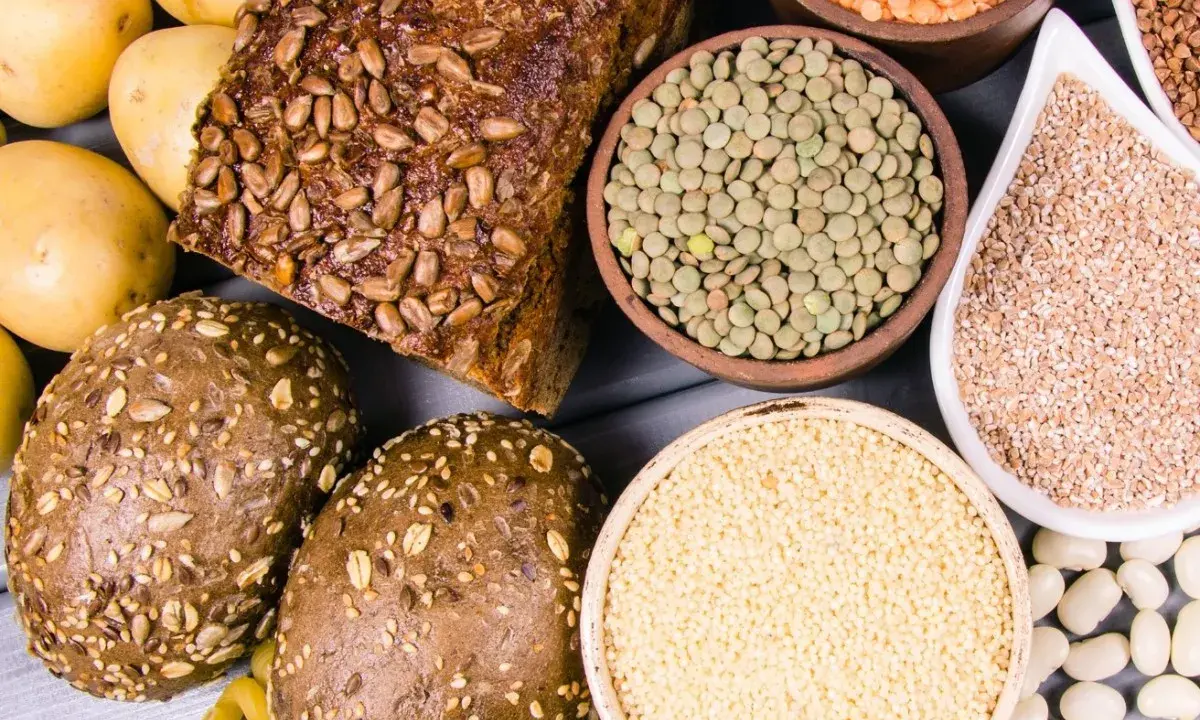 Patatas, pan integral, lentejas y cuscús: ingredientes perfectos para tus carbohidratos antes de entrenar.