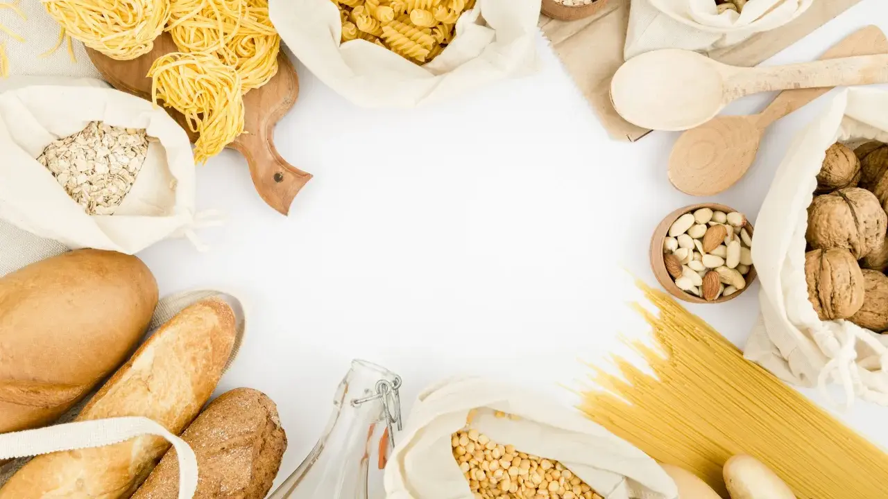 Pan, pasta, avena y legumbres: que son los carbohidratos ejemplos de alimentos.