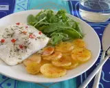 Pescado blanco con patatas y rúcula, una opción saludable para tu menú semanal de ayuno intermitente 16/8.
