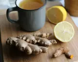 Té de jengibre y limón, ideal para aprovechar las propiedades antiinflamatorias y digestivas del jengibre.