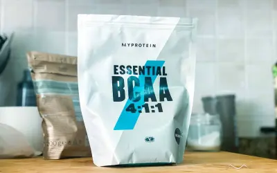Bolsa de Essential BCAA 4:1:1 de Myprotein. Descubre qué es y cómo puede ayudarte en tu entrenamiento.