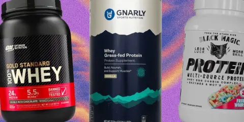 Tres botes de proteína whey: Gold Standard, Gnarly y Black Magic. Descubre para qué sirve el whey protein y cómo ayuda a tus músculos.