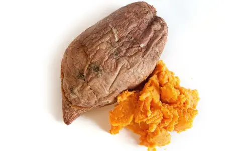 Batata cocida y triturada, una porción que aporta unos 50 gramos de carbohidratos.