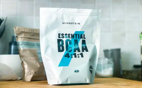 Bolsa de Essential BCAA 4:1:1 de Myprotein. Descubre qué es y cómo puede ayudarte en tu entrenamiento.