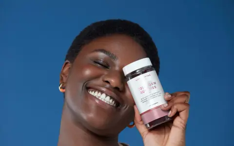 Sonrisa radiante con colágeno. Descubre cuándo es mejor tomar el colágeno para una piel radiante.