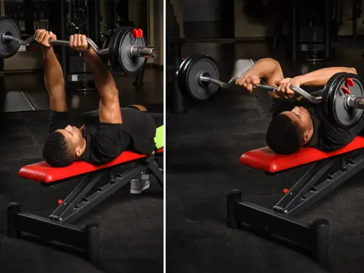 Hombre haciendo ejercicio en banco con barra para triceps francés.