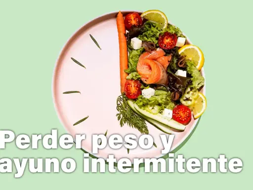 Plato con ensalada y salmón, simulando un reloj. Descubre los ayuno 18 horas beneficios para perder peso y mejorar tu salud.