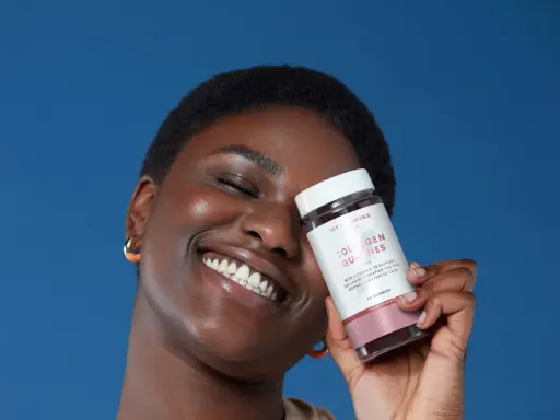 Sonrisa radiante con colágeno. Descubre cuándo es mejor tomar el colágeno para una piel radiante.