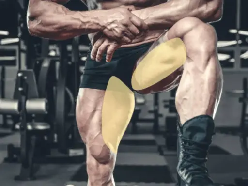 Músculo de un hombre en el gimnasio, resaltando la zona de abducción en polea.