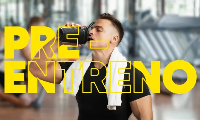 Hombre bebiendo de un termo en el gimnasio. El texto "PRE ENTREN" sugiere la pregunta: ¿cuánto dura el efecto del pre entreno?