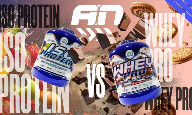 Comparativa visual: diferencia entre proteína iso y whey. Envases de proteína, frutas, chocolate y galletas.