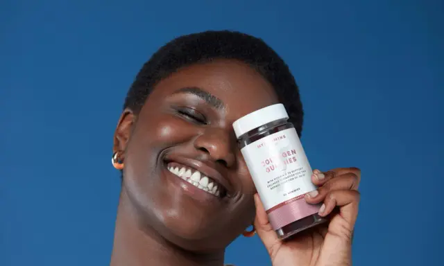 Sonrisa radiante con colágeno. Descubre cuándo es mejor tomar el colágeno para una piel radiante.