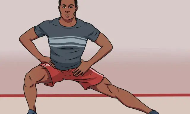 Hombre realizando una apertura lateral de piernas, con las manos en las caderas, estirando sus músculos.