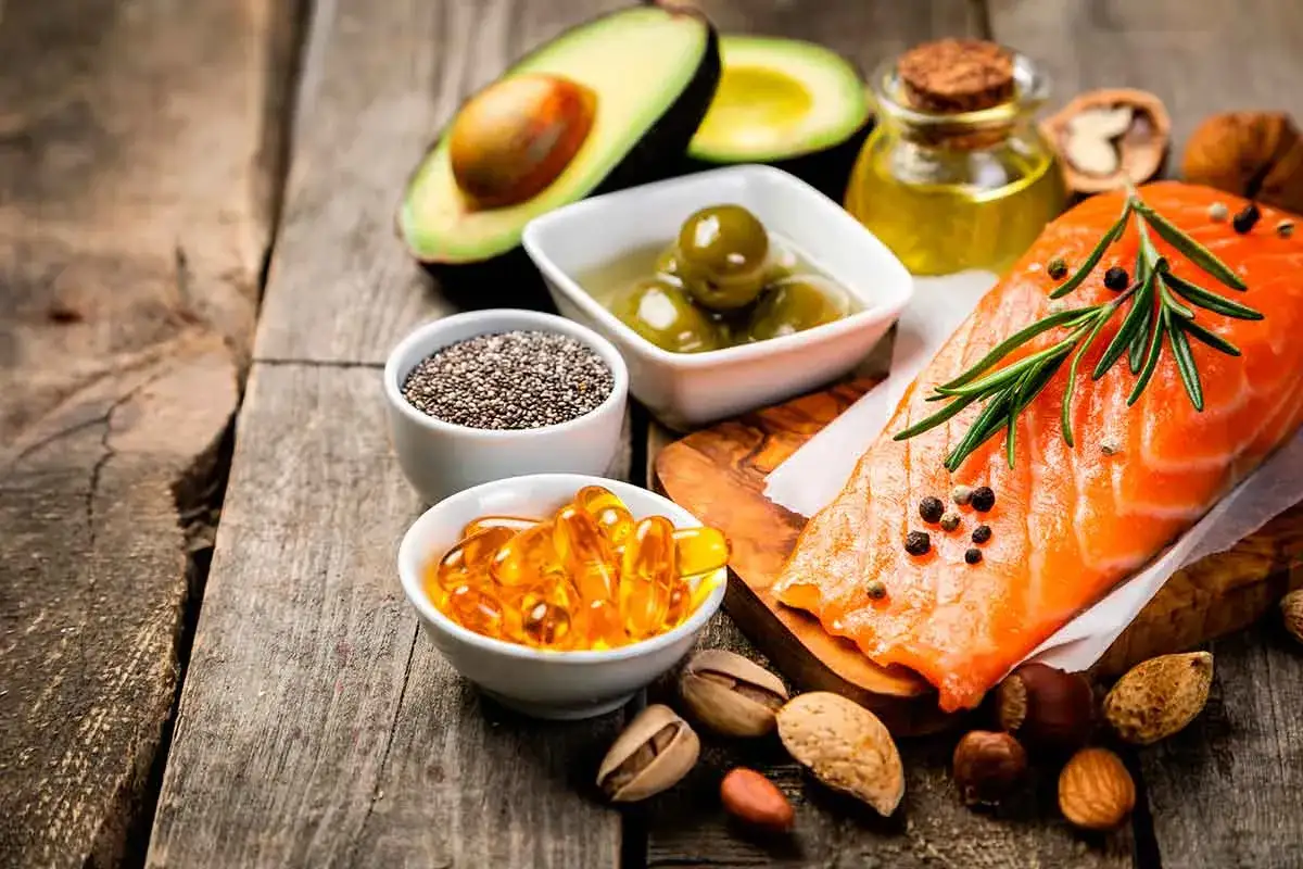 Salm&oacute;n, aguacate, aceitunas, semillas de ch&iacute;a y frutos secos, todos son excelentes omega 6 alimentos.