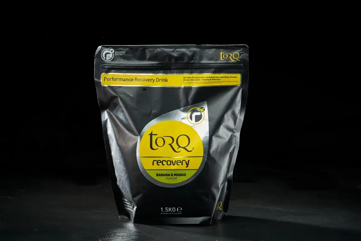 Bolsa de bebida de recuperaci&oacute;n Torq sabor pl&aacute;tano y mango, ideal para lo que toman los ciclistas para recuperar tras el esfuerzo.
