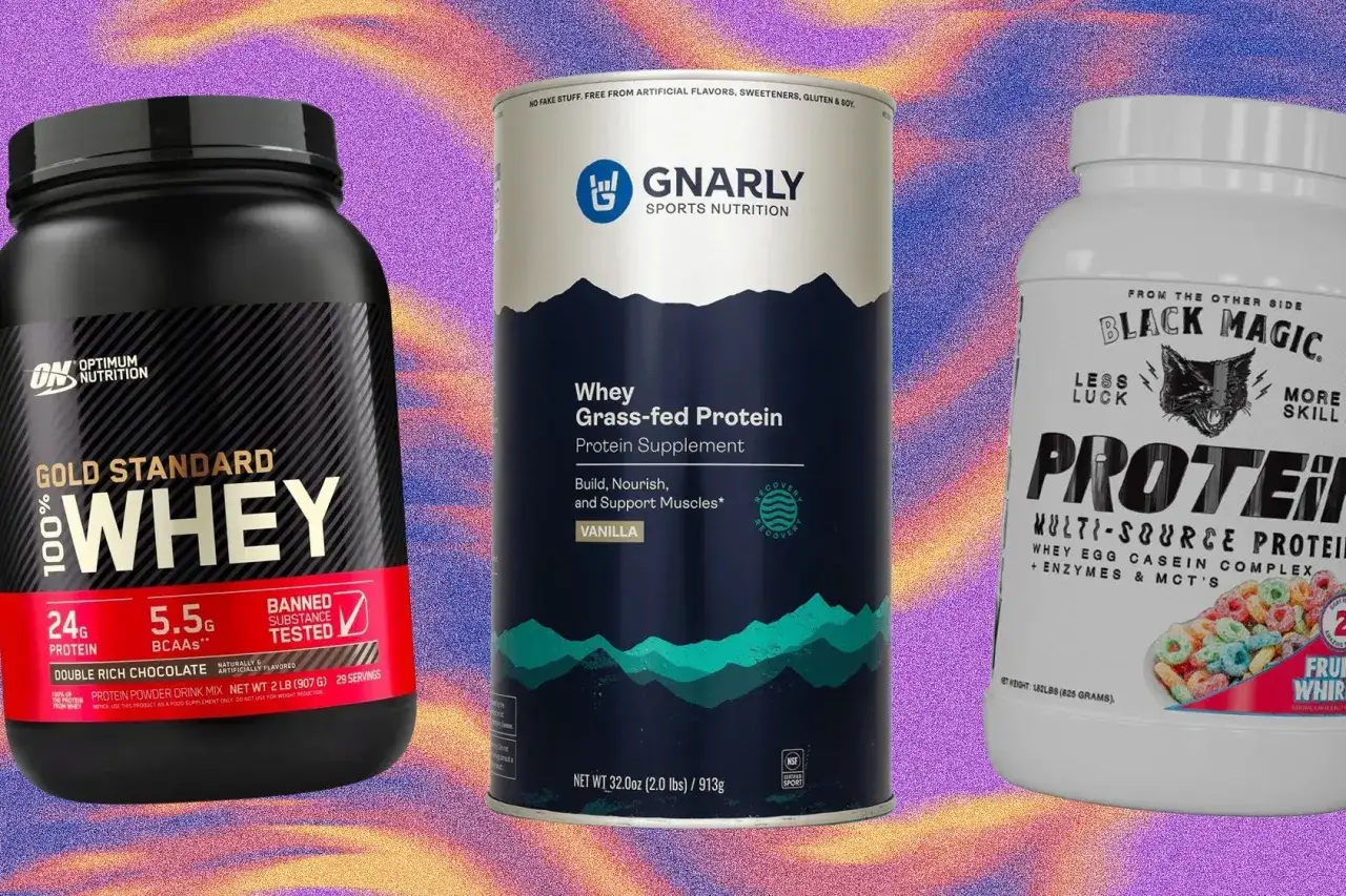 Tres botes de prote&iacute;na: Gold Standard Whey, Gnarly Whey Grass-fed y Black Magic Protein. Ideas para saber como tomar prote&iacute;na.